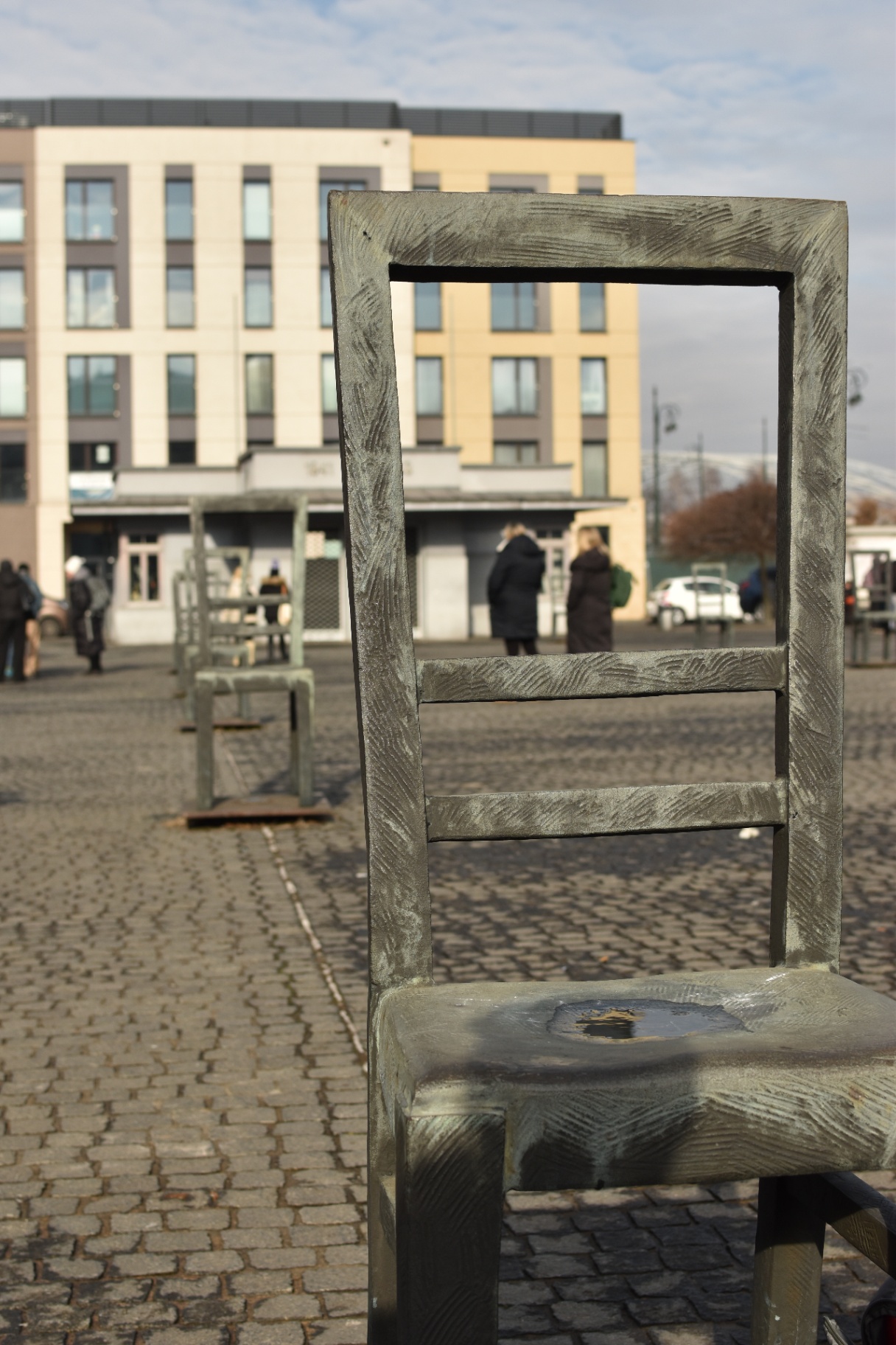 Praça dos Heróis do Gueto com cadeira memorial em Cracóvia
